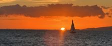 Read more about the article Navigating Paradise: The Beauty of Sunset Cruises in Waikiki